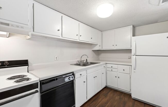 2 beds, 1.5 baths, $1,100, Unit Unit C-305
