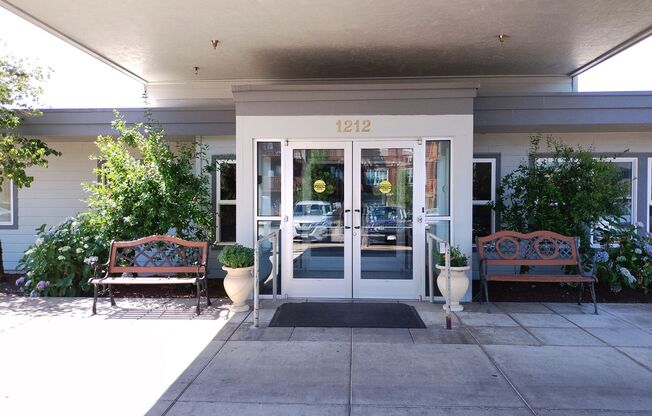 1 bed, 1 bath, 400 sqft, $1,215, Unit 44