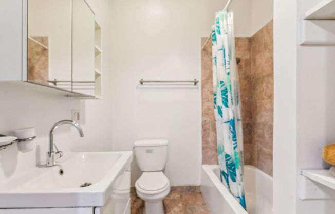 3 beds, 2 baths, 1,000 sqft, $2,600, Unit 3414 - B