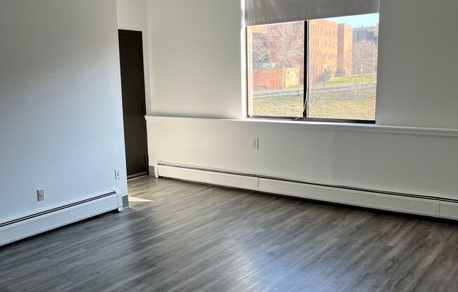 1 bed, 1 bath, 715 sqft, $1,795, Unit 35-310