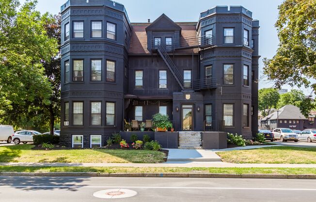 Studio, 1 bath, $1,189, Unit 109B
