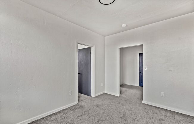 2 beds, 1 bath, 800 sqft, $949, Unit 111 W Lincoln Ave #21