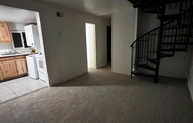 2 beds, 1 bath, $1,685, Unit # LOWER