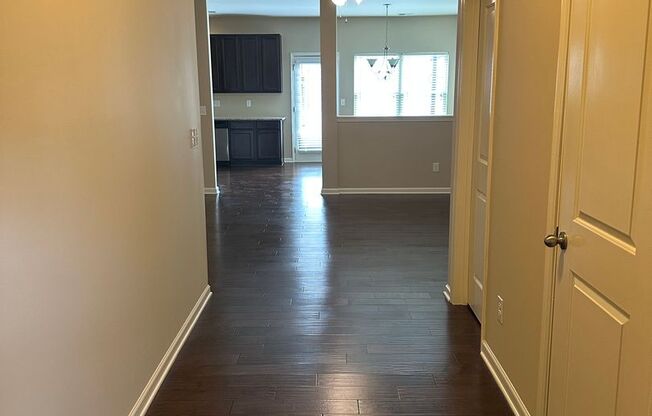 NEW LISTING - GORGEOUS TOWNHOME IN KENNESAW!