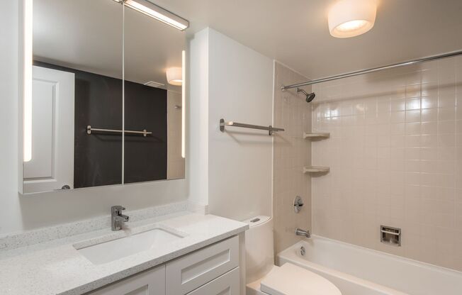 2 beds, 2 baths, 1,039 sqft, $2,285, Unit 637-302