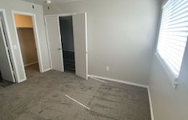 2 beds, 2 baths, 856 sqft, $920, Unit 2827-1805