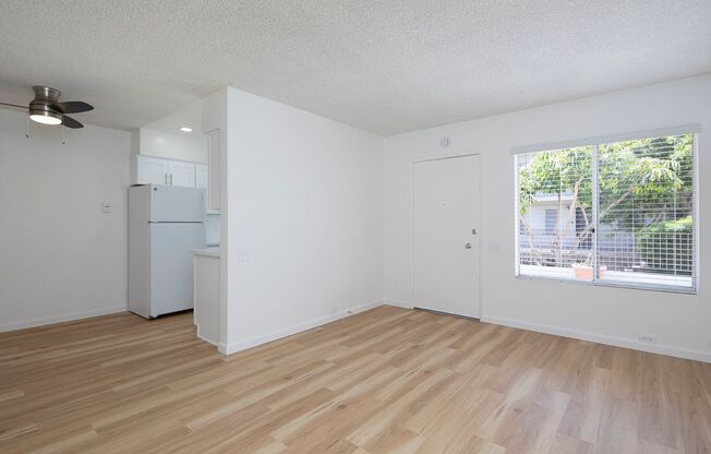 *OPEN HOUSE: 5/17 12-2PM* Spacious 1 BR in Hillcrest with Onsite Laundry!