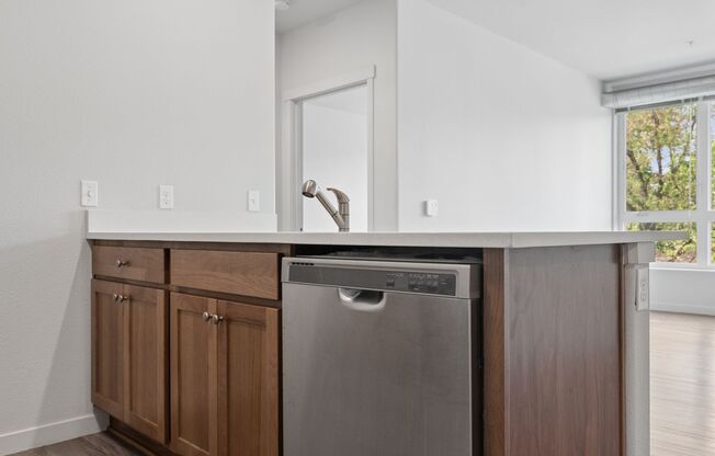 3 beds, 2 baths, 1,312 sqft, $1,975, Unit 207