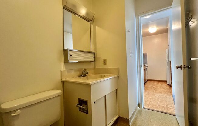 Studio, 1 bath, $2,000