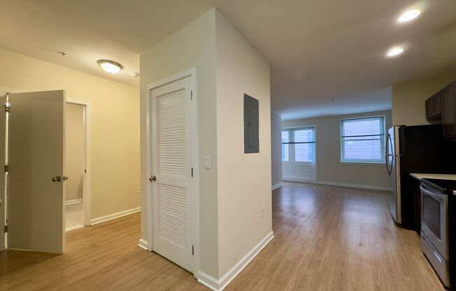 2 beds, 1 bath, 913 sqft, $1,399, Unit 413 Unit 204