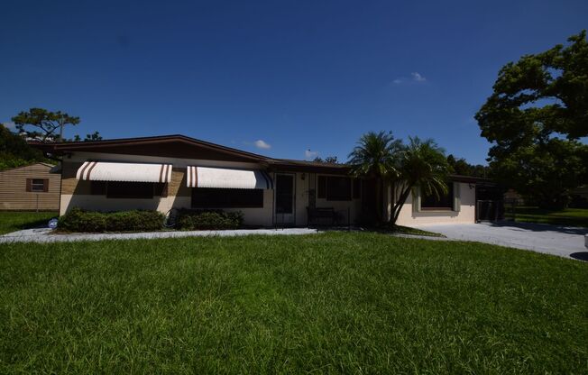 4 Bedroom, 3 Baths Single Family Home For Rent at 6220 Lynette St.Orlando, FL 32809