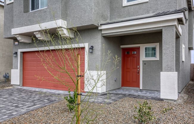 Beautiful 5 Bed / 3 Bath Home Near Everything!