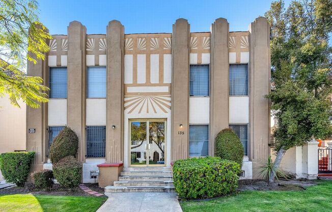 Huge studio unit in Beverly Hills!