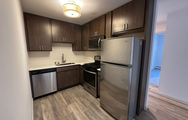 2 beds, 1 bath, $1,395, Unit 322