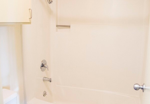 2 beds, 1 bath, 840 sqft, $1,564, Unit 1916