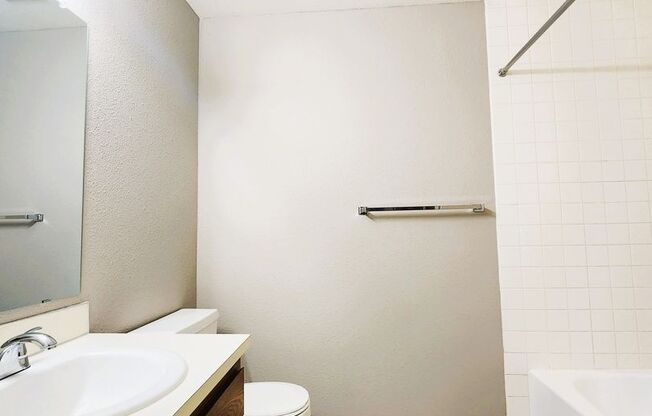 1 bed, 1 bath, 643 sqft, $1,275, Unit 210