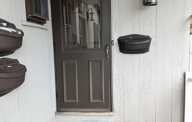 2 beds, 1 bath, $2,650, Unit 4