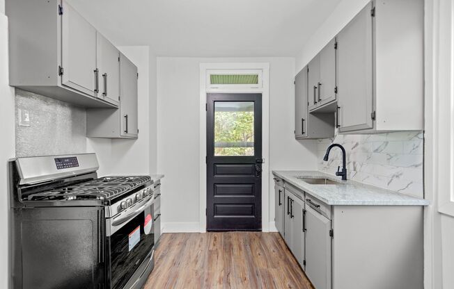 Beautiful 3 bedroom home in Beechview available March 15!