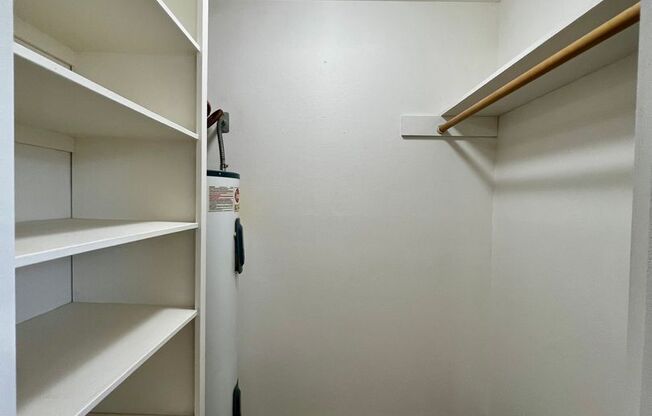 1 bed, 1 bath, $925, Unit H