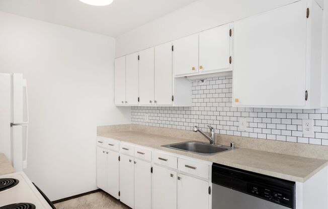 Olympic View Apartments - West Seattle