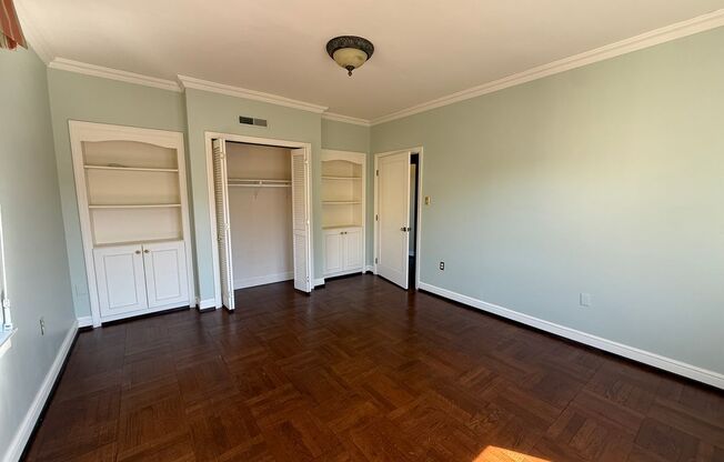 3 beds, 2 baths, 1,952 sqft, $3,200, Unit Royal York 916