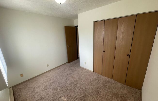 2 beds, 1 bath, $655, Unit 26-A