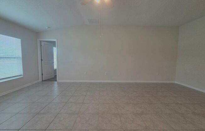 Waterview 4 bedroom 2 bathroom in Bartow!