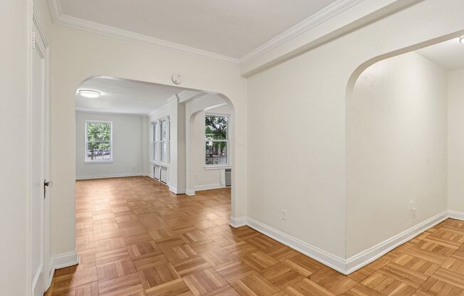 2 beds, 1 bath, 975 sqft, $1,900, Unit Royal York 102