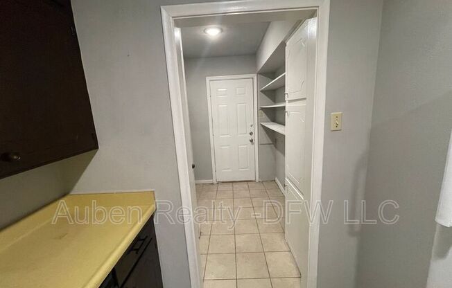 930 LINDY CT