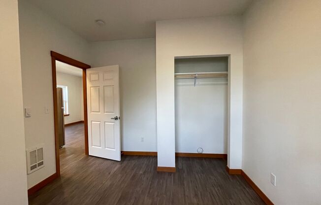 3 beds, 1 bath, $2,300, Unit 1200 #202