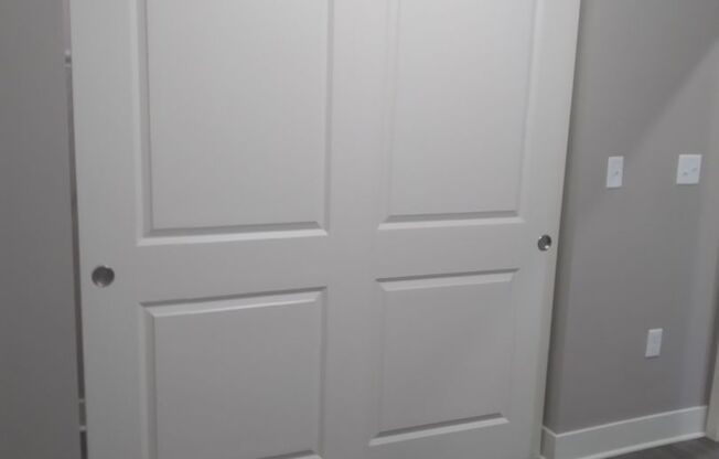 Studio, 1 bath, 497 sqft, $957, Unit 5710-2B NE 80th Ter