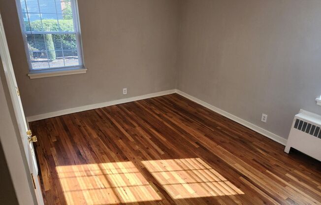 2 beds, 1 bath, 897 sqft, $2,235, Unit B-05