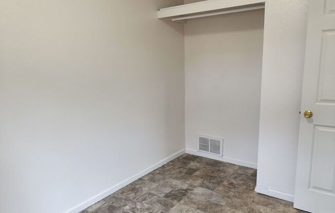 2 beds, 1 bath, $850, Unit Lower