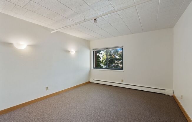 3 beds, 1 bath, 1,050 sqft, $1,700, Unit 11