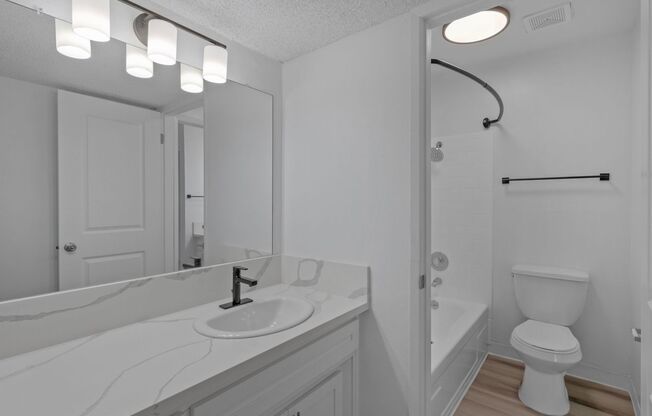 2 beds, 1 bath, 880 sqft, $1,775, Unit 107