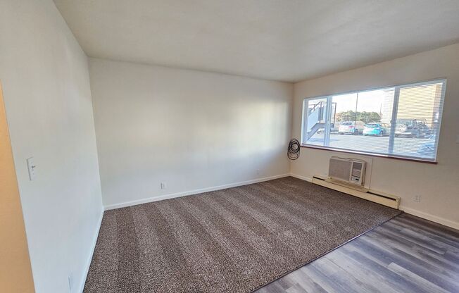 1 bed, 1 bath, 432 sqft, $975, Unit 615 S. Alder #15