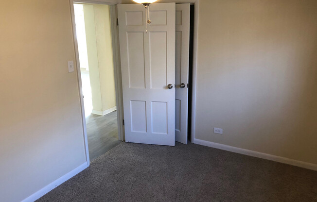 2 beds, 1 bath, 890 sqft, $1,595, Unit 2