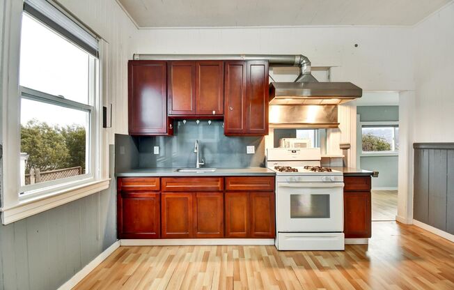 Three Bedroom House in Visitacion Valley