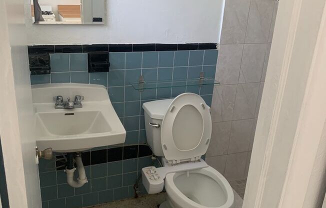 Studio in Central Location + Parking