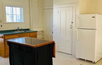 2 beds, 1 bath, $2,300, Unit 1