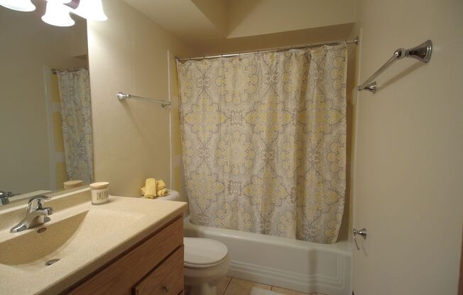 2 beds, 1.5 baths, 820 sqft, $1,690, Unit 701