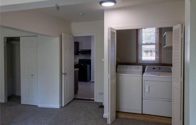 2 beds, 1 bath, $1,095