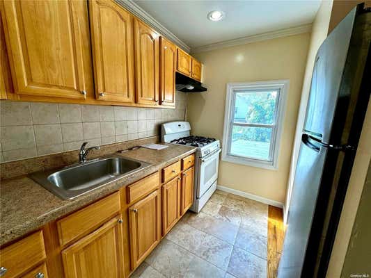 3 beds, 1 bath, $2,595, Unit 2