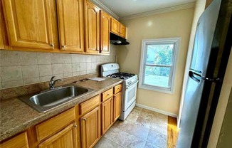 3 beds, 1 bath, $2,595, Unit 2