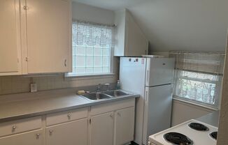 2 beds, 1 bath, 800 sqft, $1,200, Unit 1081 1/2 Cherry St