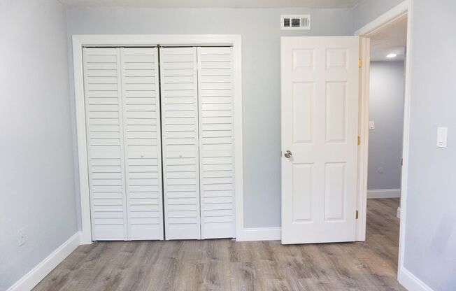 2 beds, 1 bath, 1,000 sqft, $1,395, Unit 5712 A