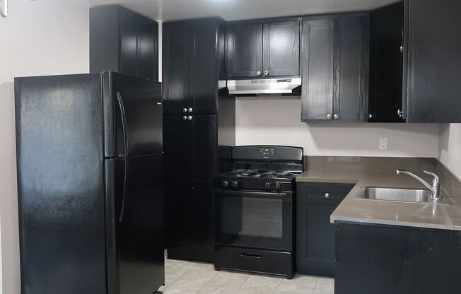 2 beds, 1.5 baths, 917 sqft, $2,393, Unit 13