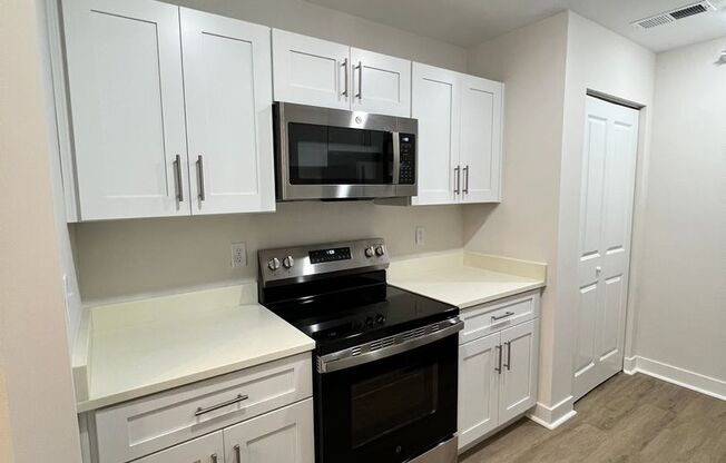 2 beds, 2 baths, 1,000 sqft, $1,700, Unit 8487 - B6