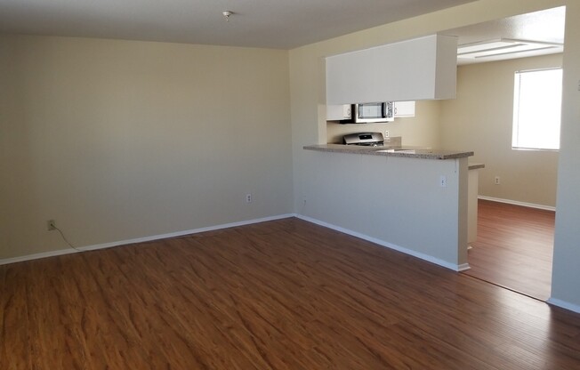 2 beds, 1 bath, 735 sqft, $2,250