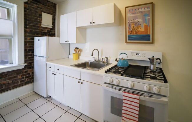 1 bed, 1 bath, 720 sqft, $1,950, Unit G